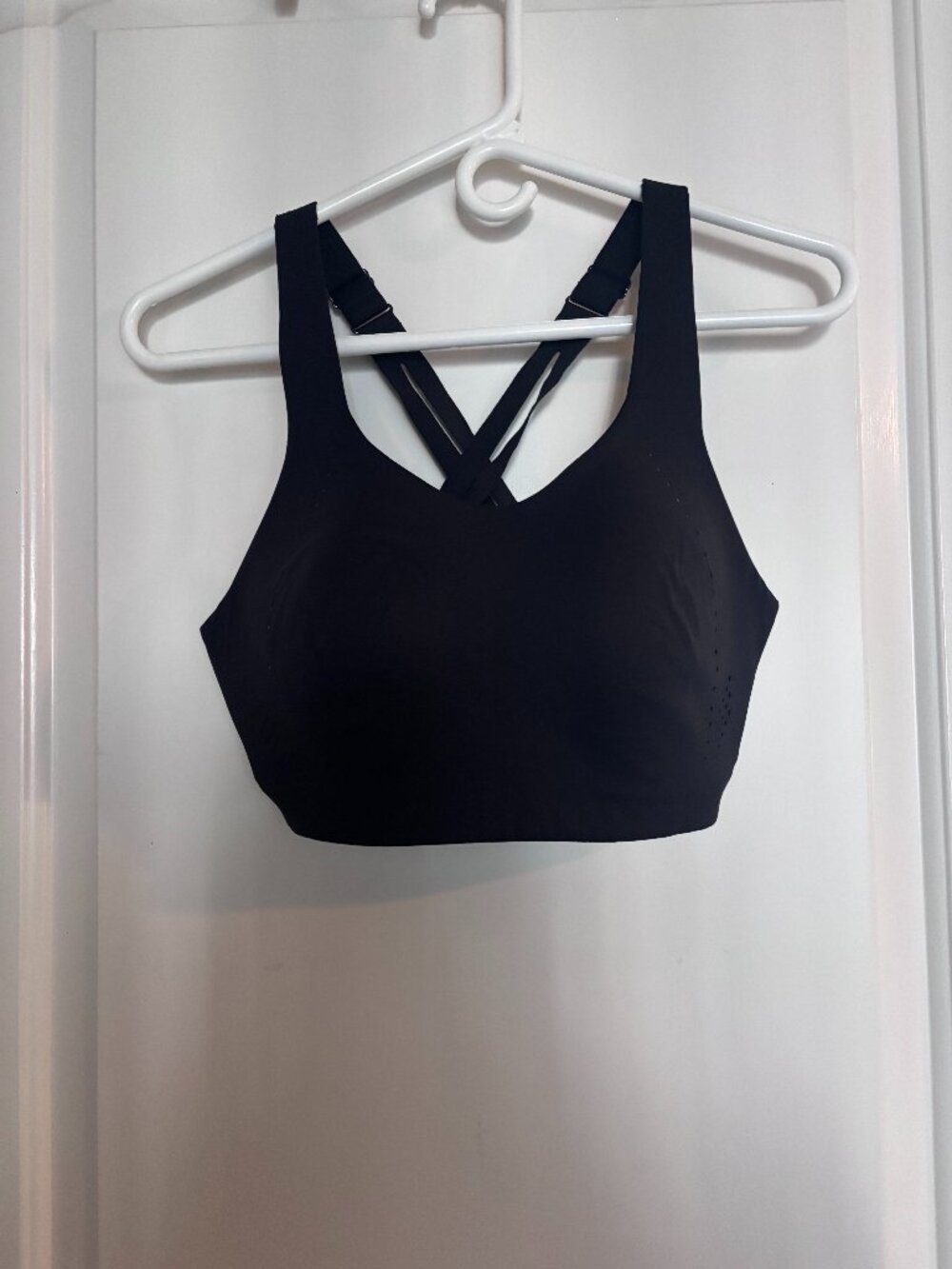 Pre-worn MINT Lululemon Women's Size 36D Black Sports Bra